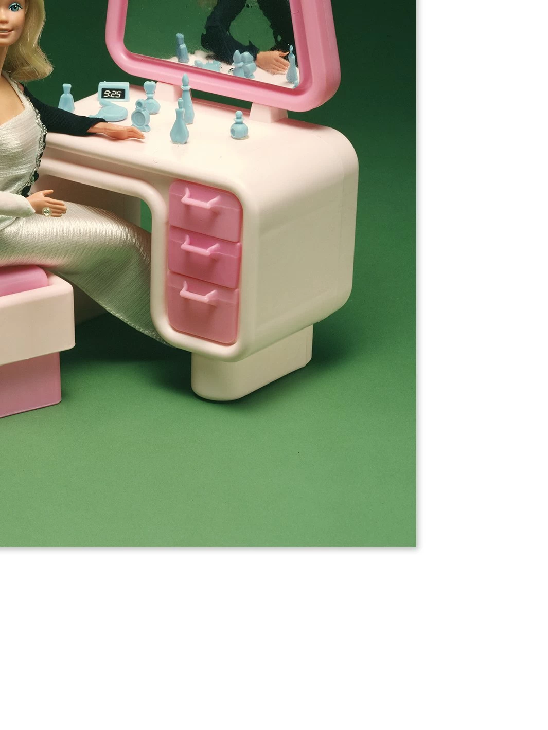 'Barbie™ Getting Ready On Acrylic 5 'Barbie™ Getting Ready On Acrylic - Image 3