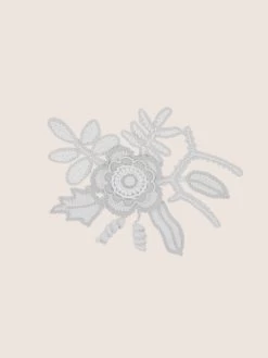 'Crochet Lace Flowers' Wallpaper By Lingua Franca - Cream 7 'Crochet Lace Flowers' Wallpaper By Lingua Franca - Cream -Wall Decoration Store Crochet Lace Flowers Cream Detail