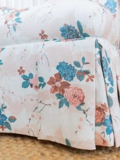 'Fabric By The Yard - Dora Chintz - Pink + Blue On Linen 12 'Fabric By The Yard - Dora Chintz - Pink + Blue On Linen -Wall Decoration Store Dora RS 2