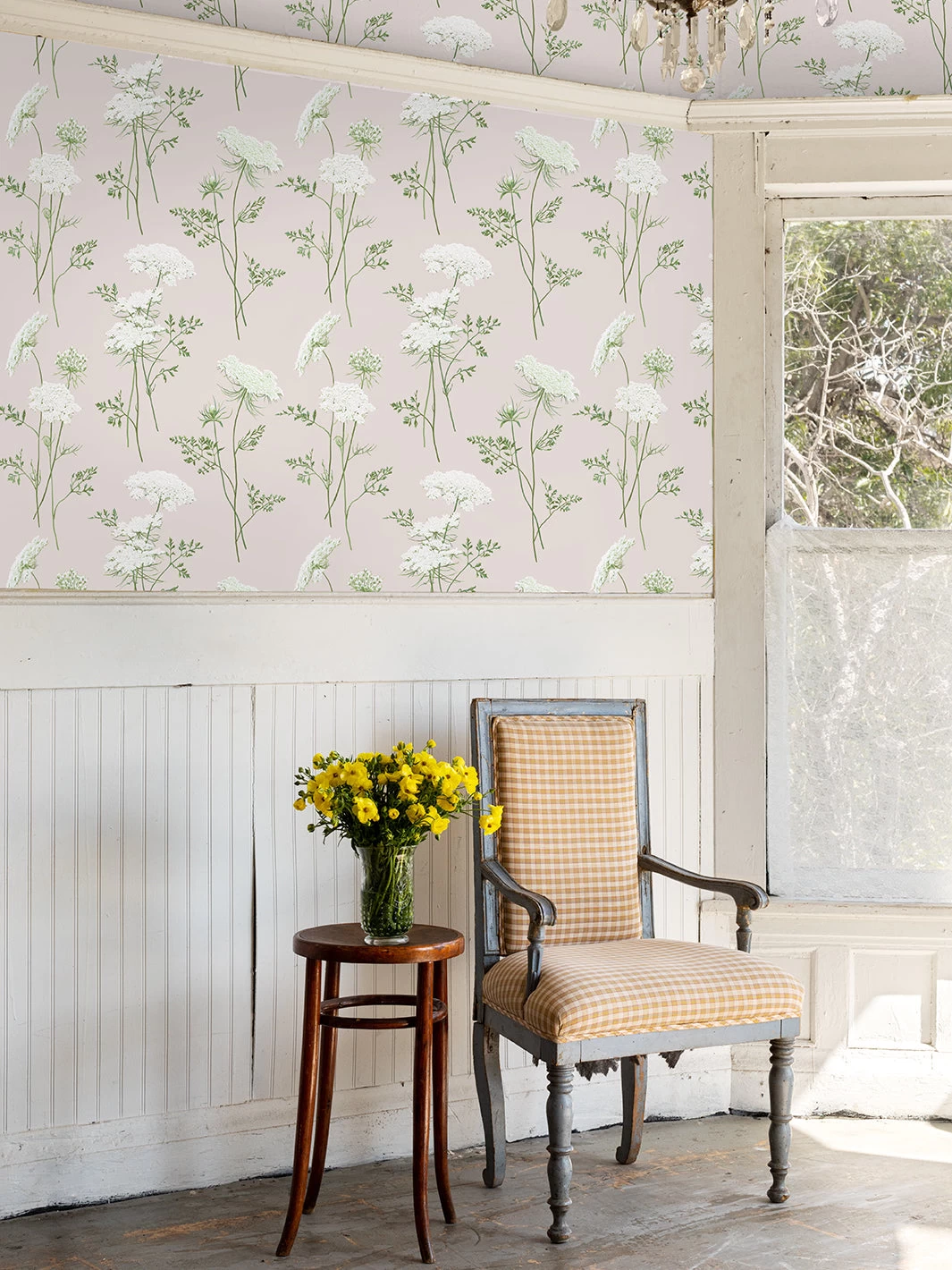 'The Queen's Lace' Wallpaper By Sarah Jessica Parker - Oyster 4 'The Queen's Lace' Wallpaper By Sarah Jessica Parker - Oyster - Image 2