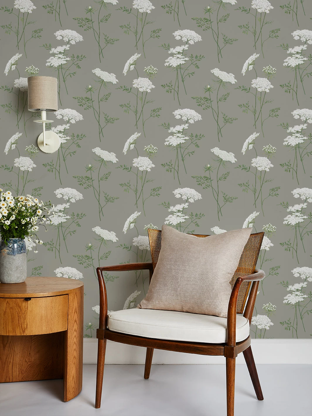 'The Queen's Lace' Wallpaper By Sarah Jessica Parker - Pepper 4 'The Queen's Lace' Wallpaper By Sarah Jessica Parker - Pepper - Image 2